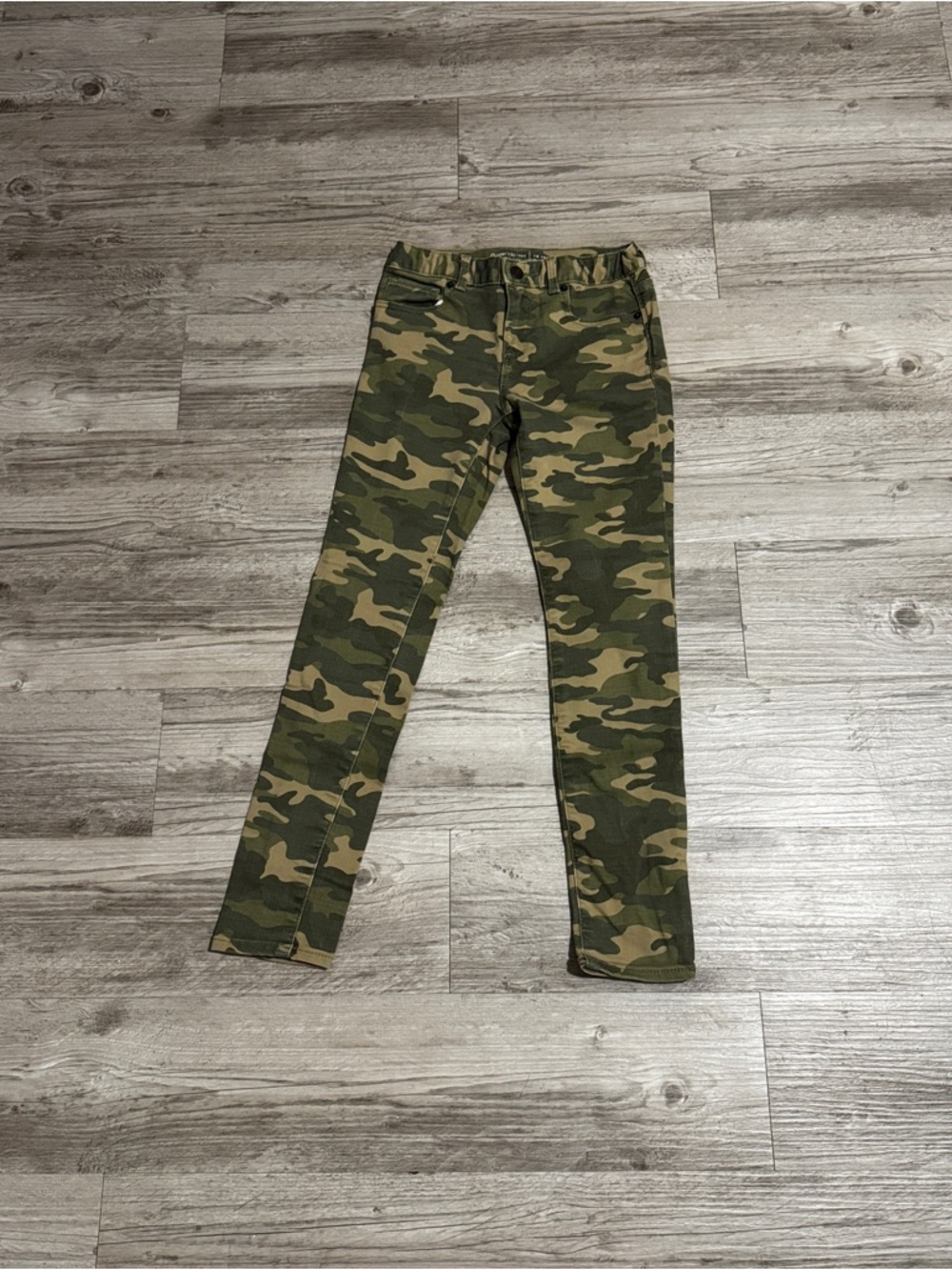 GAP boys Camo Skinny Jeans - Olive & Khaki
Size 10 Regular